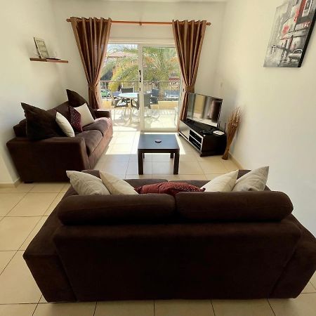 109 Queens Gardens, Paphos Apartment Bagian luar foto