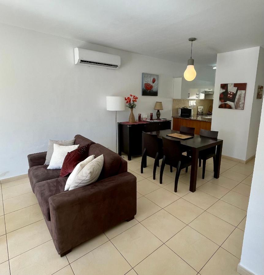 109 Queens Gardens, Paphos Apartment Bagian luar foto