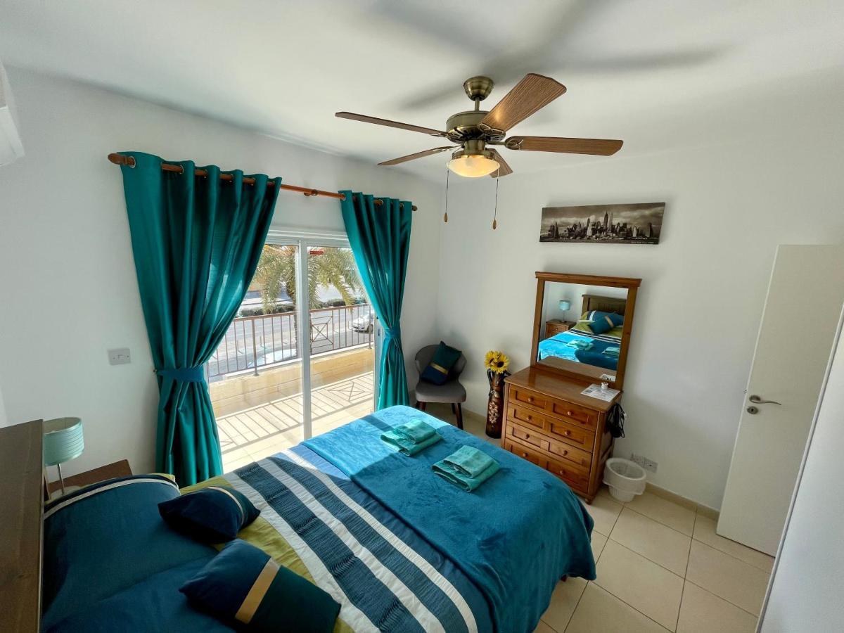 109 Queens Gardens, Paphos Apartment Bagian luar foto