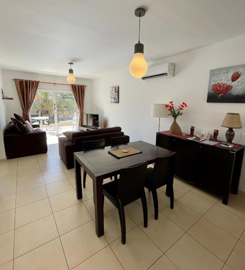 109 Queens Gardens, Paphos Apartment Bagian luar foto