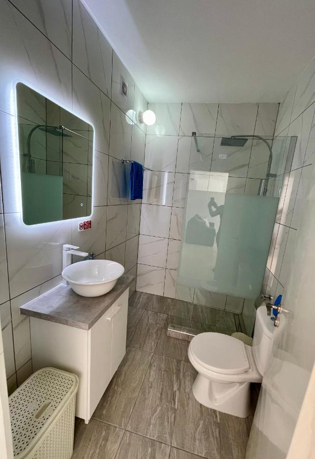 109 Queens Gardens, Paphos Apartment Bagian luar foto